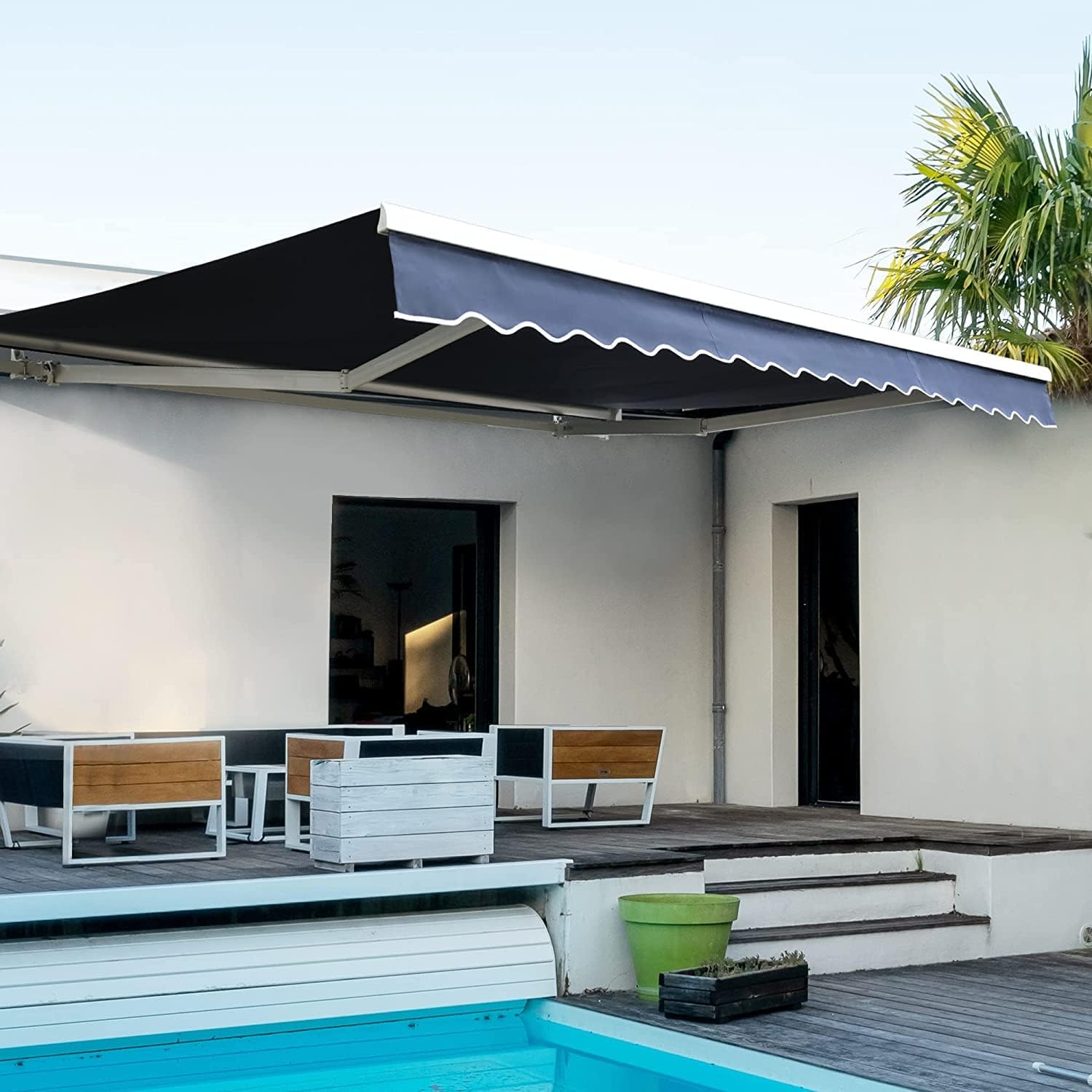 5 Essential Features Of A Motorized Outdoor Patio Awning